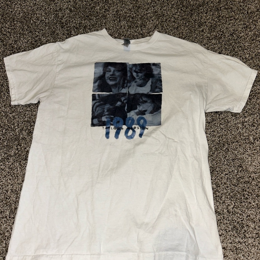 White Graphic T-Shirt with Taylor Swift Print